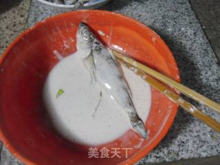 干炸鱼的做法步骤：4