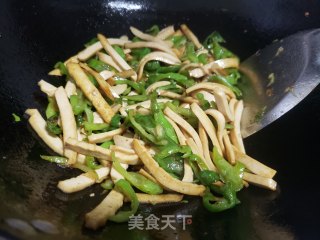 尖椒炒豆干的做法步骤：4