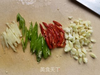 青红椒炒毛肚的做法步骤：4