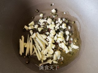 青红椒炒毛肚的做法步骤：5
