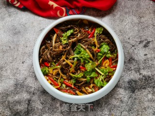 青红椒炒毛肚的做法步骤：15