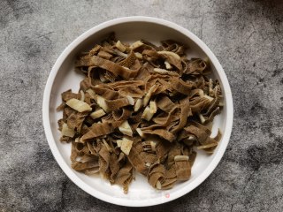 青花椒子姜炒毛肚的做法步骤：6