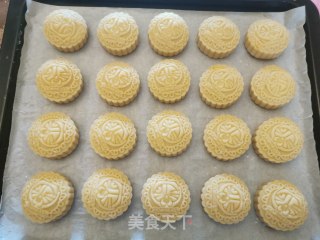 奶黄流心月饼的做法步骤：27