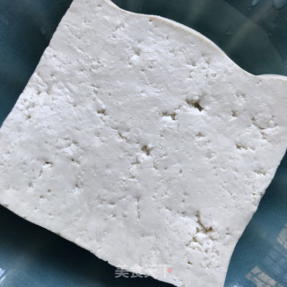 番茄炒黑豆腐的做法步骤：1