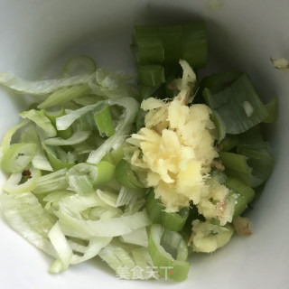 番茄炒黑豆腐的做法步骤：2
