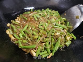 豇豆炒粉条的做法步骤：5