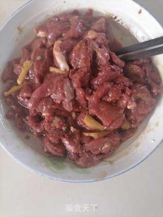 茭白炒牛肉的做法步骤：2