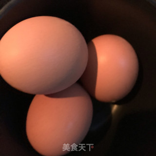 蟹柳炒蛋卷手抓饼的做法步骤：1
