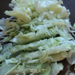 蟹柳炒蛋卷手抓饼的做法步骤：4