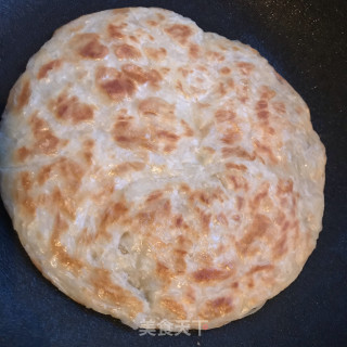 蟹柳炒蛋卷手抓饼的做法步骤：7