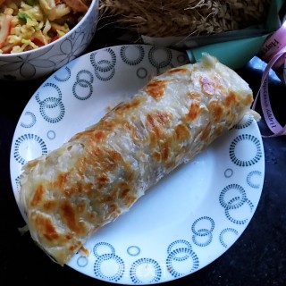 蟹柳炒蛋卷手抓饼的做法步骤：11