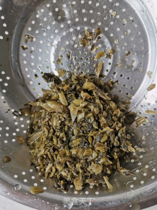 毛豆笋丁炒雪菜的做法步骤：2