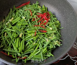 鸽胸肉炒韭苔的做法步骤：7