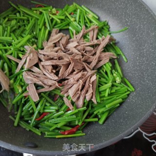 鸽胸肉炒韭苔的做法步骤：11