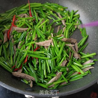 鸽胸肉炒韭苔的做法步骤：12