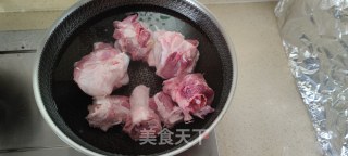 炖骨棒的做法步骤：1