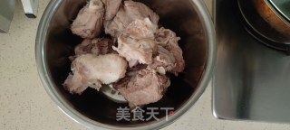 炖骨棒的做法步骤：2