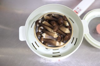 清蒸黑鸡枞菌的做法步骤：3