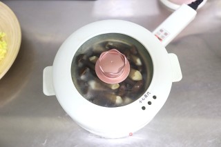 清蒸黑鸡枞菌的做法步骤：4