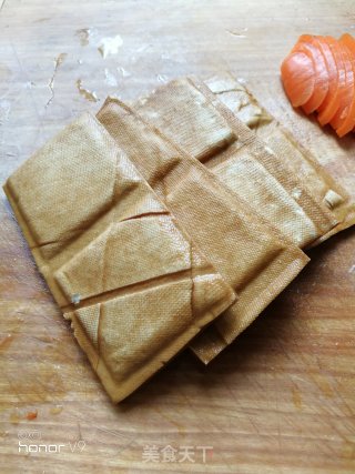 超级下饭的快手凉拌豆干的做法步骤：1