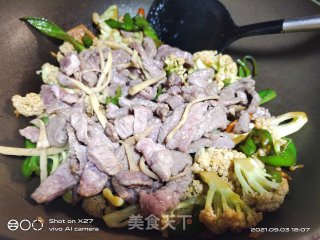 牛肉炒花菜的做法步骤：4