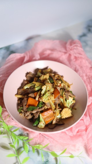 牛肉炒花菜的做法步骤：7