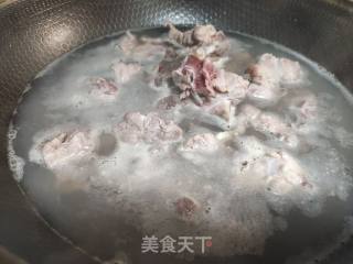 虫草炖排骨的做法步骤：1