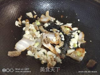 蒜香五花肉炒扁豆的做法步骤：4