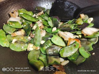 蒜香五花肉炒扁豆的做法步骤：5