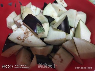 五花肉烧茄子的做法步骤：2