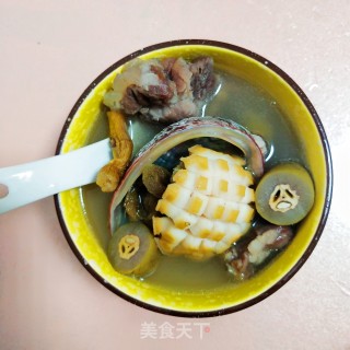 适合秋季口干舌燥喉咙不舒服的橄榄鲍鱼排骨汤的做法步骤：5