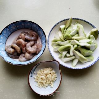 虾仁炒丝瓜的做法步骤：1