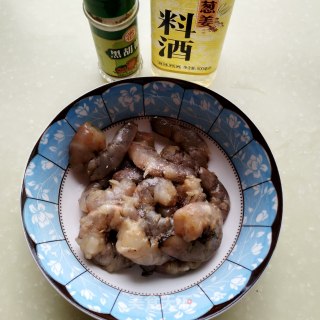 虾仁炒丝瓜的做法步骤：2