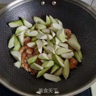 虾仁炒丝瓜的做法步骤：6
