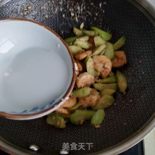虾仁炒丝瓜的做法步骤：7