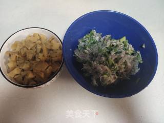 韭菜肉末炒萝卜干的做法步骤：1