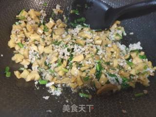韭菜肉末炒萝卜干的做法步骤：4
