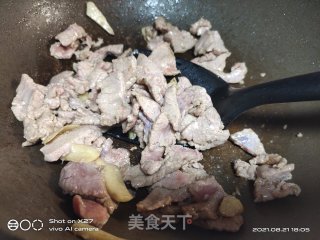青椒炒牛肉的做法步骤：2