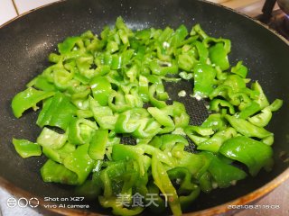 青椒炒牛肉的做法步骤：4