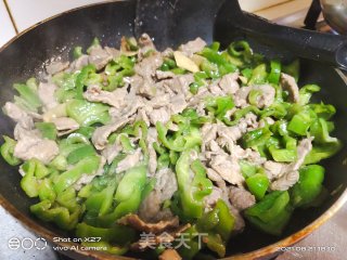 青椒炒牛肉的做法步骤：7