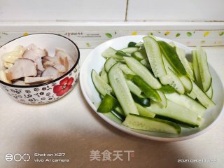 油炸五花肉炒黄瓜的做法步骤：1