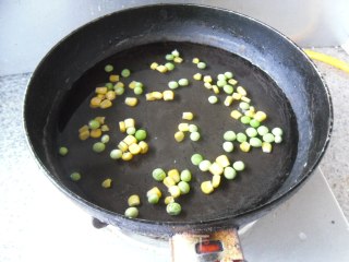 亚麻籽油炒饭的做法步骤：3