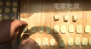 泡泡小薯球，外壳金黄酥脆，内里软糯，一口一个，孩子超爱吃。的做法步骤：12