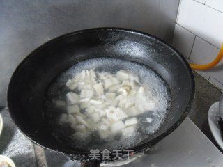莲藕木耳炒虾仁的做法步骤：6