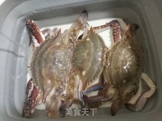 鲜香味美～清炒梭子蟹的做法步骤：1