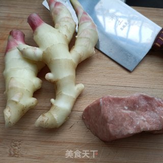 子姜炒肉丝的做法步骤：1