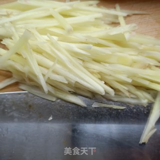 子姜炒肉丝的做法步骤：2