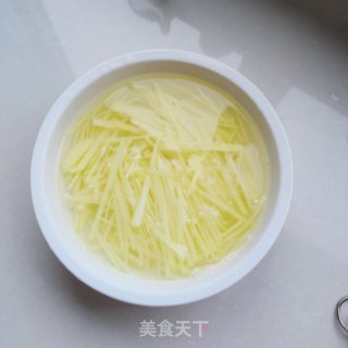 家常土豆丝的做法步骤：3