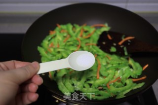芽菜炒苦瓜的做法步骤：5