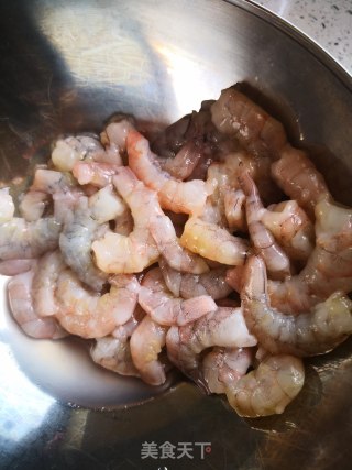 香酥炸虾仁的做法步骤：1